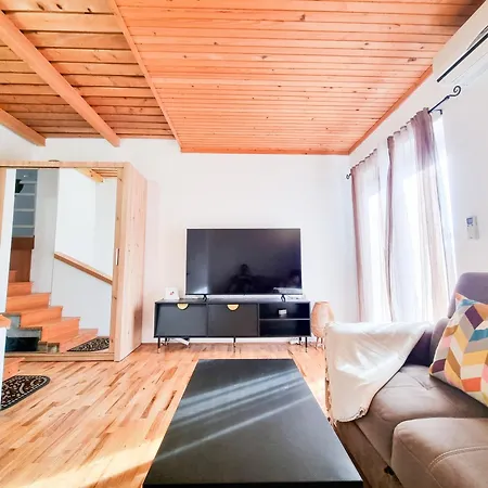 House Milan Nyaraló *