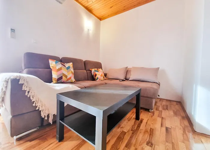 House Milan Vikendica