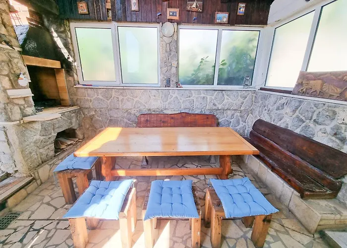 House Milan * Pinezići