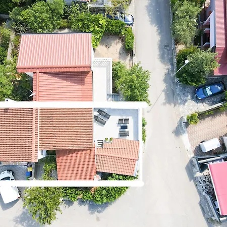 House Milan Pinezići