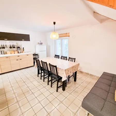 House Milan * Pinezići